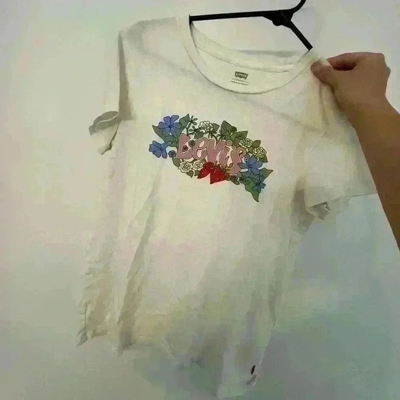 Levi's Tops - Levi’s Tshirt